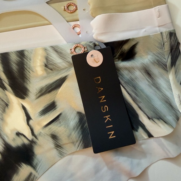DANSKIN INTIMATES NO SHOW PANTIES SZ L NEW! - Picture 4 of 5